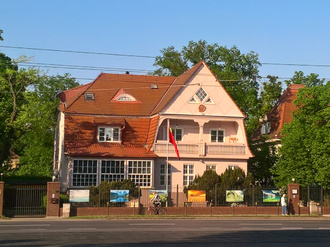 Ambasady i konsulaty